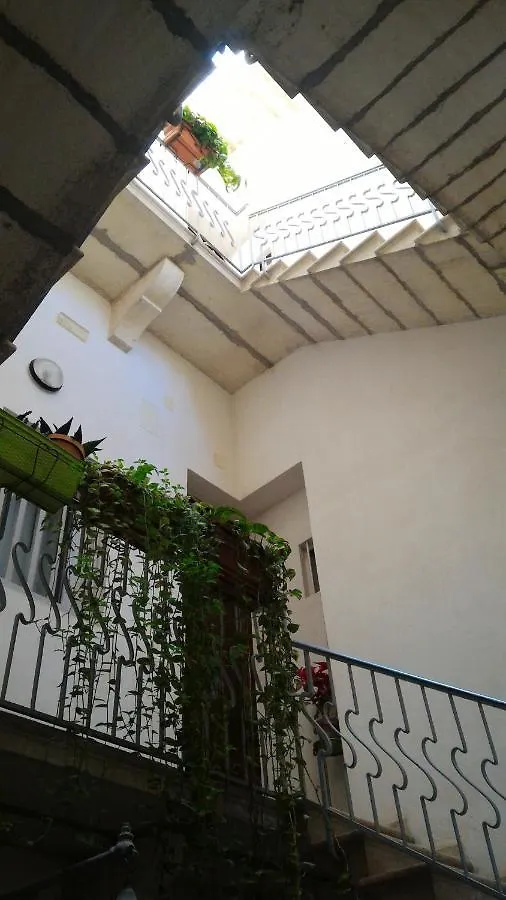 Seaside Trio: Beachfront Apartment with City View and Wi-Fi Trapani Italy