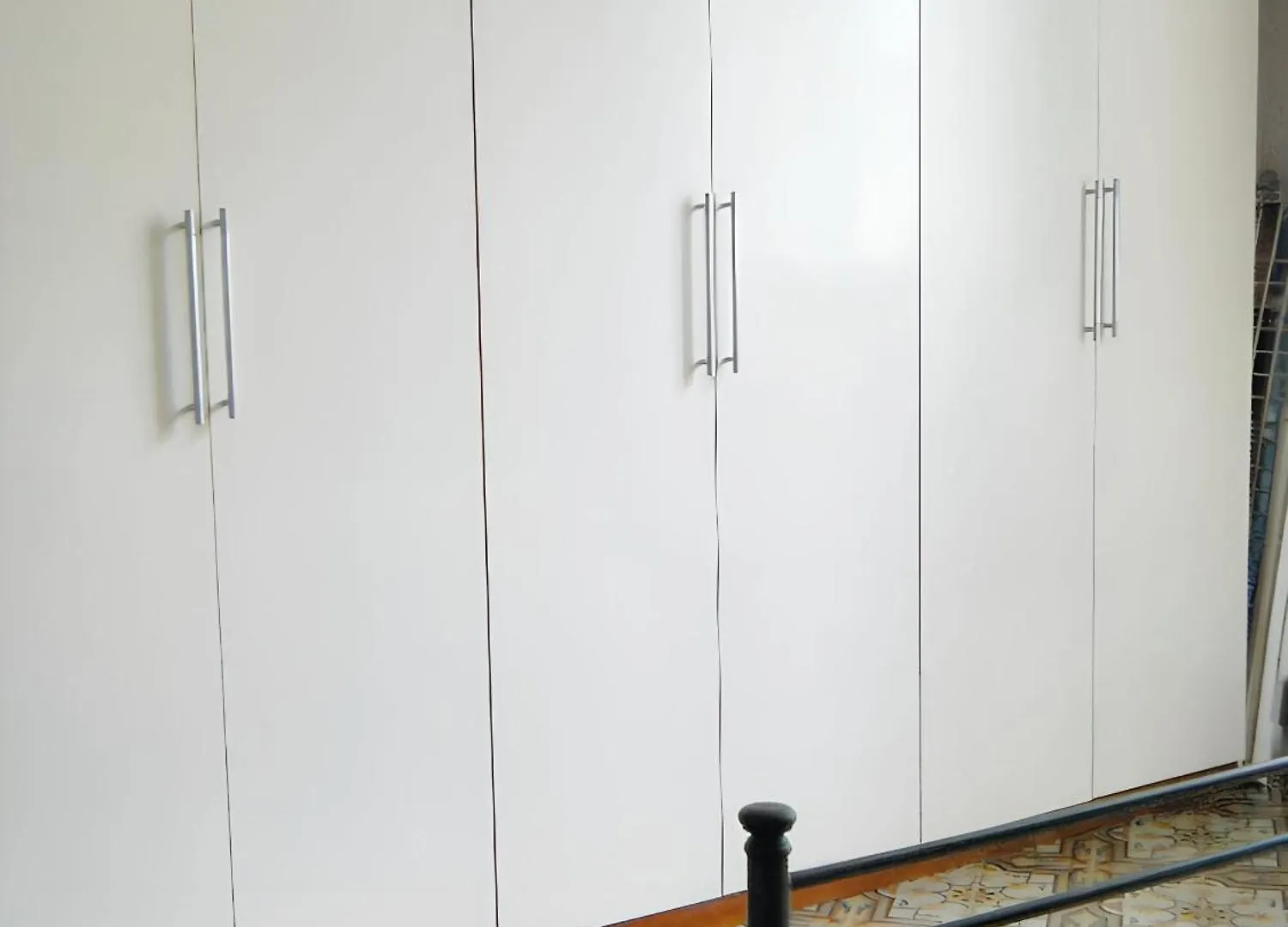 Seaside Trio: Beachfront Apartment with City View and Wi-Fi Trapani